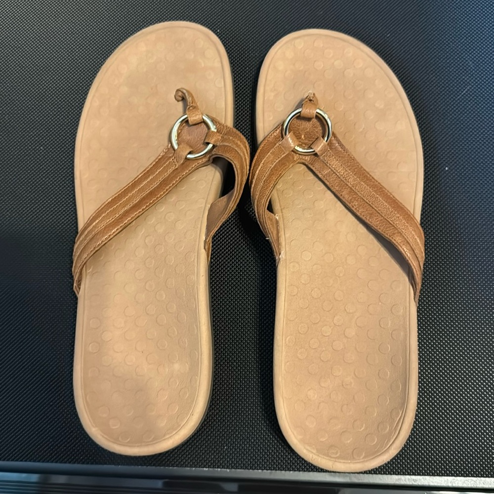 Vionic Aloe Leather Sandal size 11